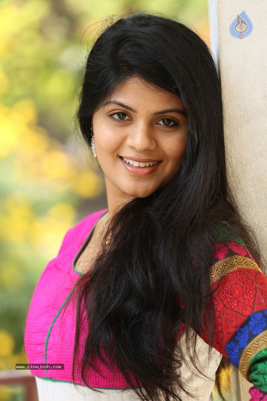 Nairuthi Stills - 6 / 52 photos