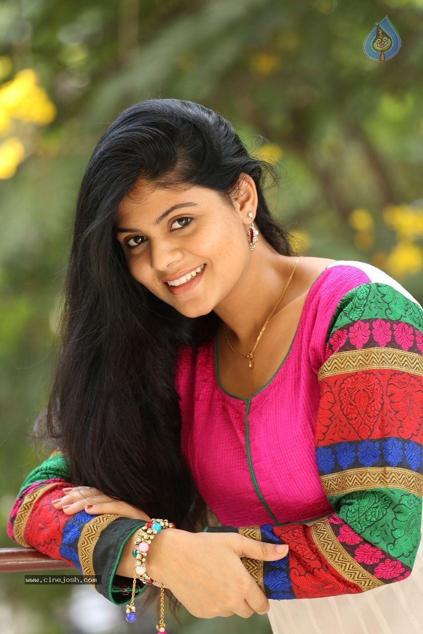 Nairuthi Stills - 15 / 52 photos