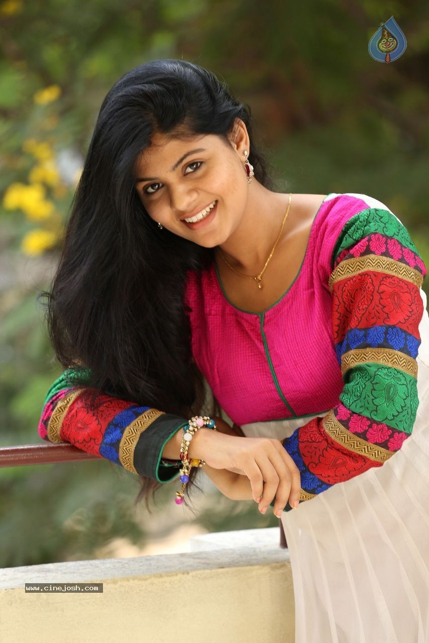 Nairuthi Stills - 18 / 52 photos