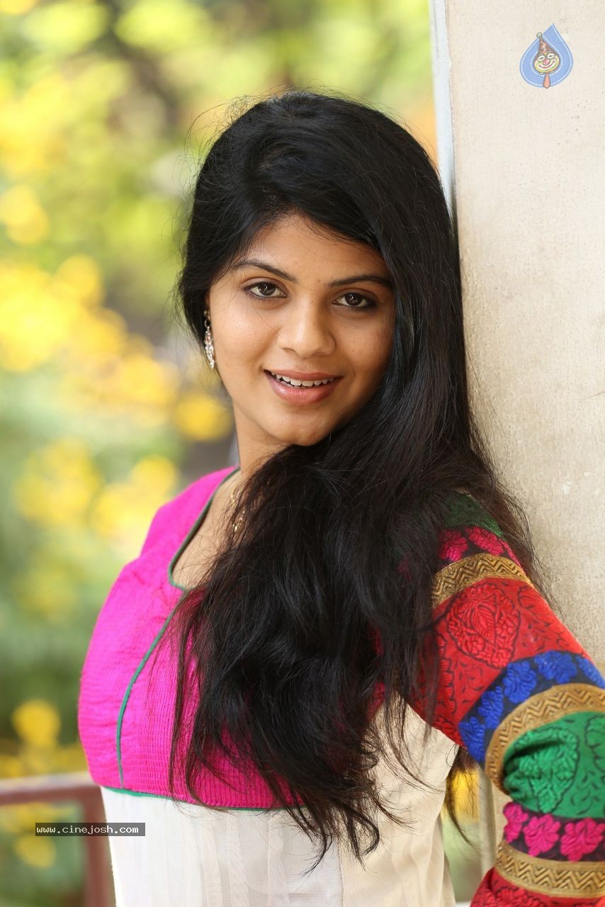 Nairuthi Stills - 50 / 52 photos