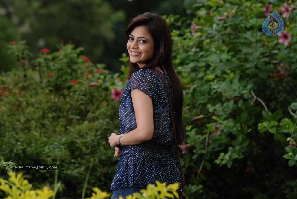 Nisha Agarwal New Gallery - 33 / 60 photos