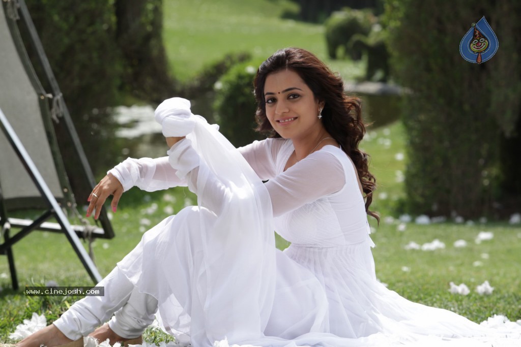 Nisha Agarwal New Pics - 29 / 58 photos
