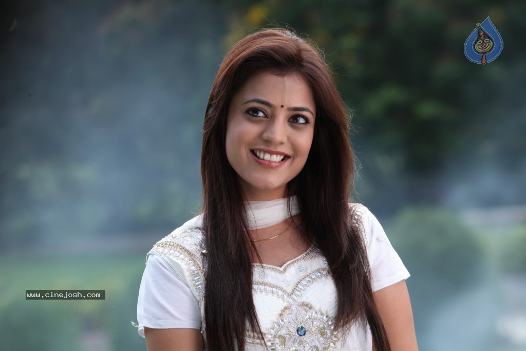 Nisha Agarwal New Pics - 38 / 58 photos