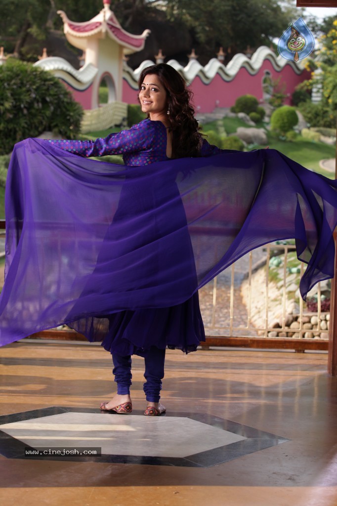 Nisha Agarwal New Pics - 46 / 49 photos