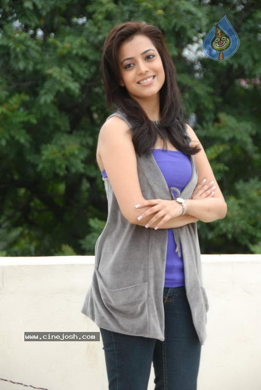 Nisha Agarwal New Stills - 77 / 85 photos