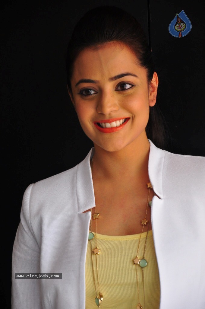 Nisha Agarwal New Stills - 25 / 47 photos