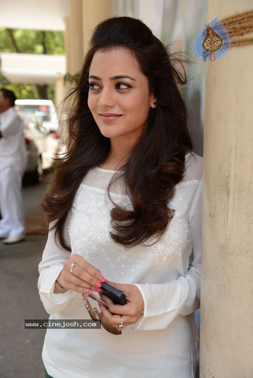 Nisha Agarwal New Stills - 7 / 51 photos