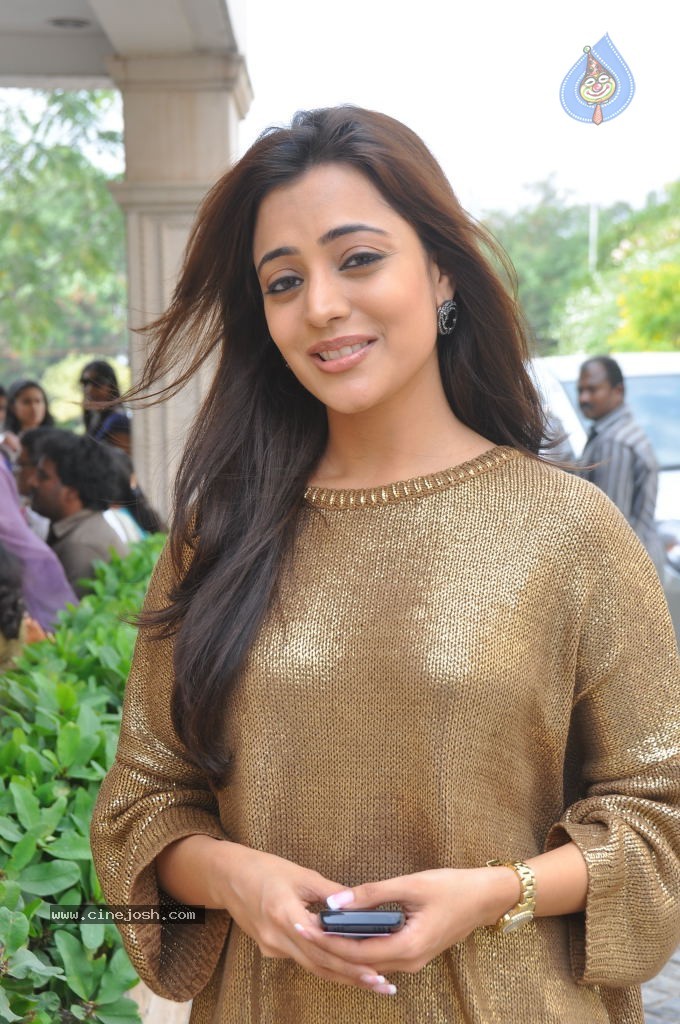 Nisha Agarwal New Stills - 20 / 67 photos