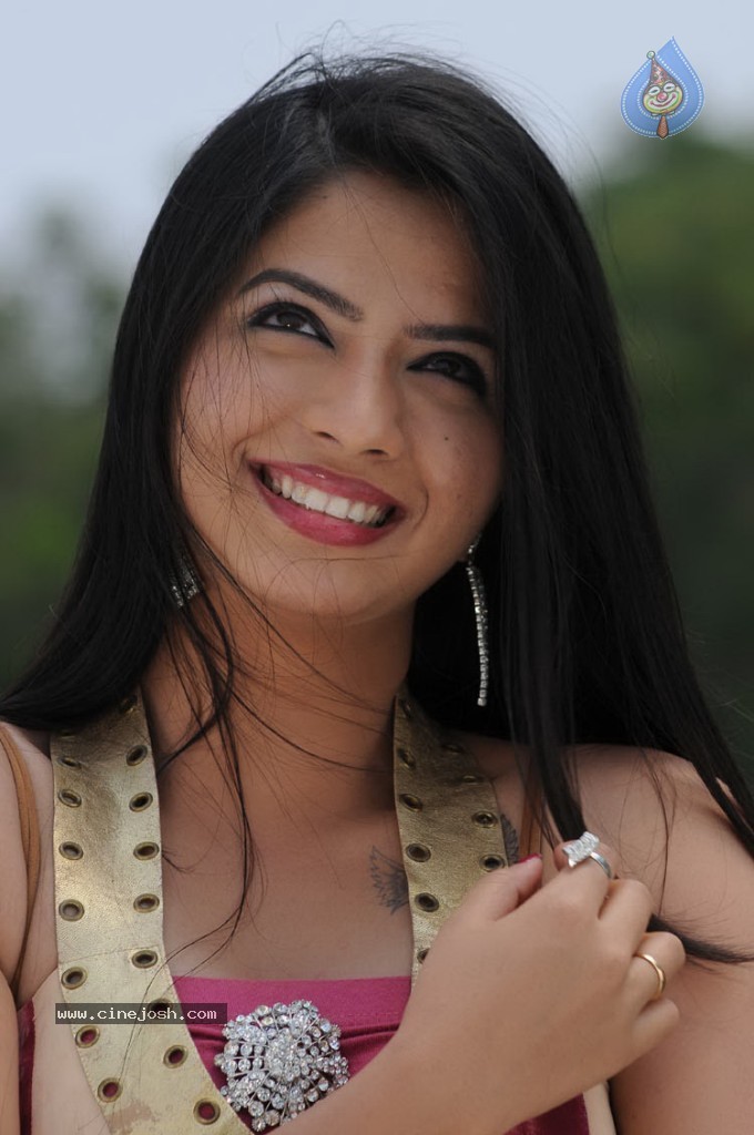 Nisha Hot Stills - 5 / 25 photos