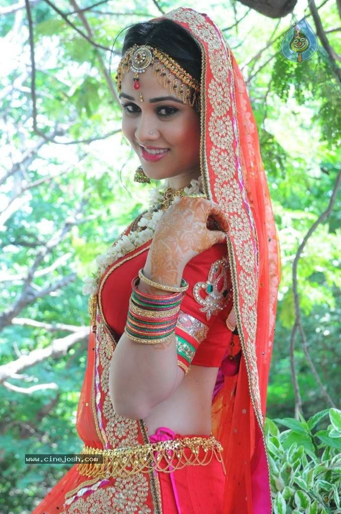 Nisha Kothari Latest Stills - 64 / 108 photos