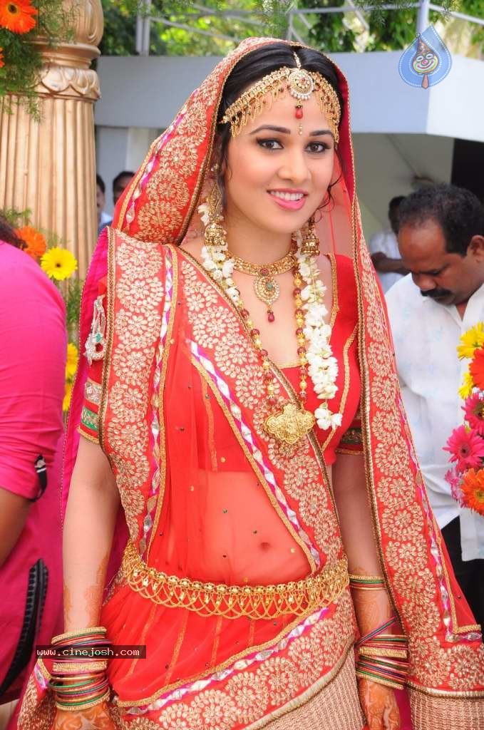 Nisha Kothari Latest Stills - 71 / 108 photos