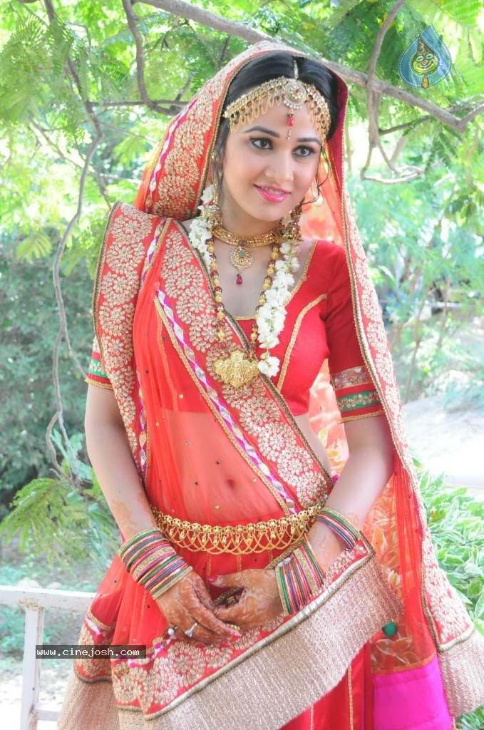 Nisha Kothari Latest Stills - 77 / 108 photos