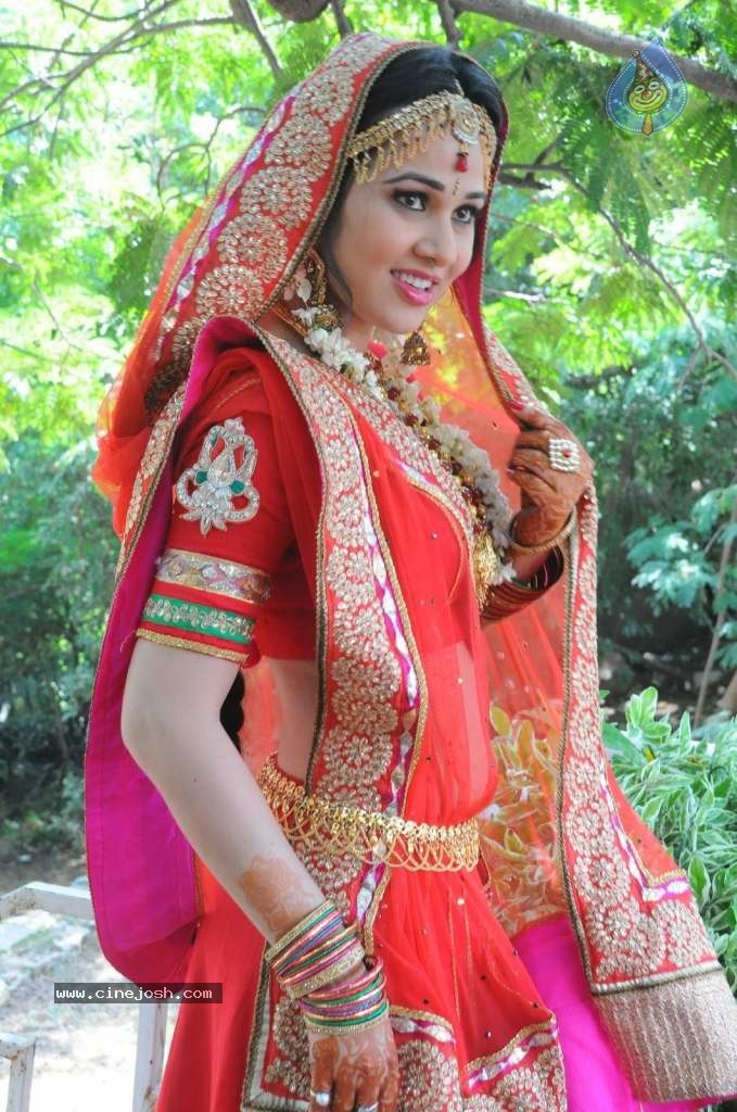 Nisha Kothari Latest Stills - 82 / 108 photos