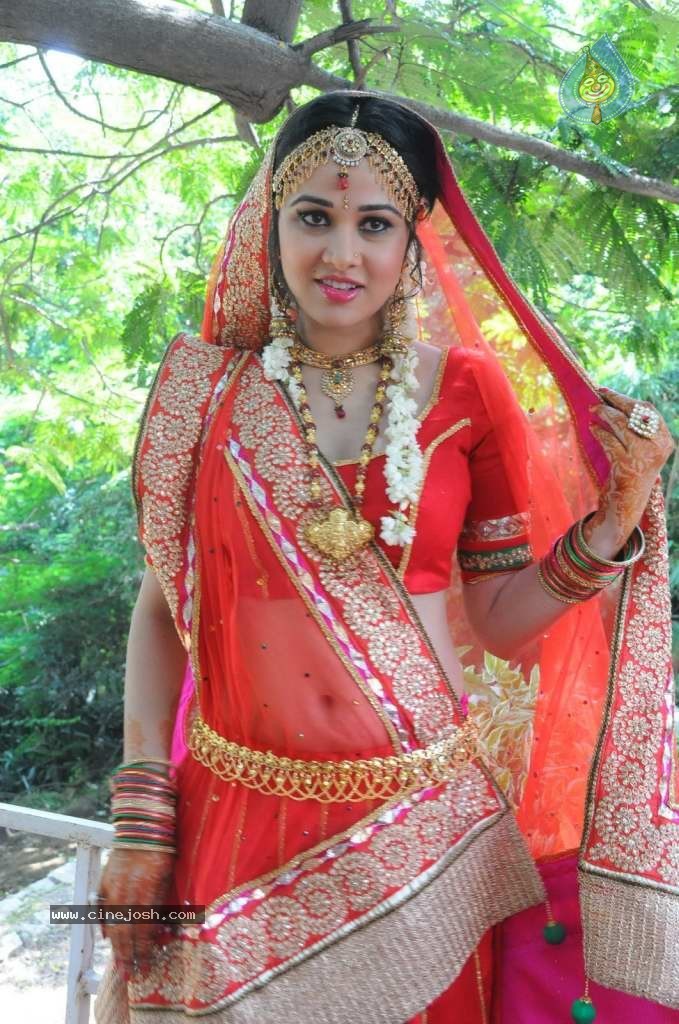 Nisha Kothari Latest Stills - 92 / 108 photos