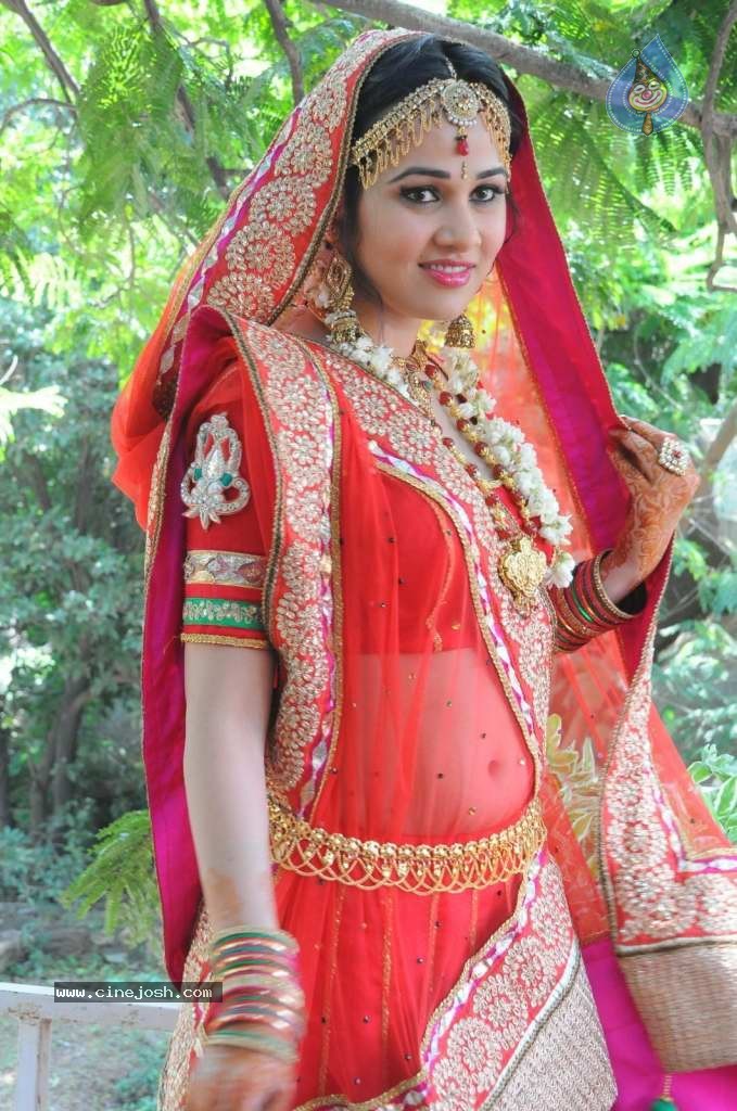 Nisha Kothari Latest Stills - 96 / 108 photos