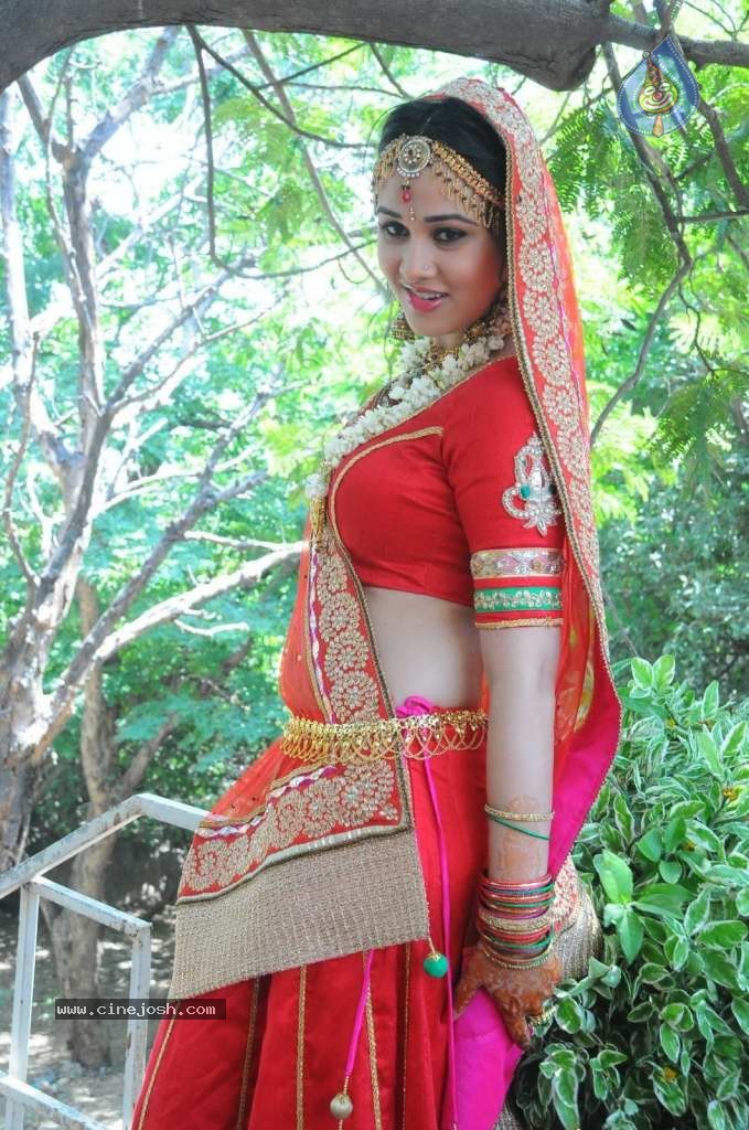 Nisha Kothari Latest Stills - 100 / 108 photos