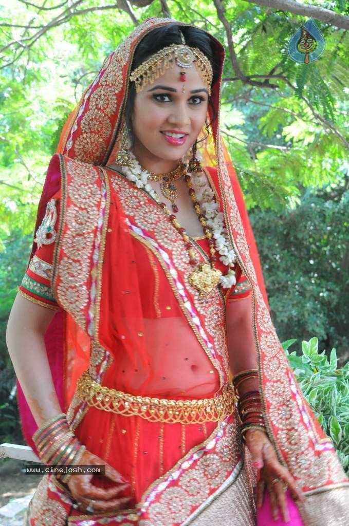 Nisha Kothari Latest Stills - 105 / 108 photos