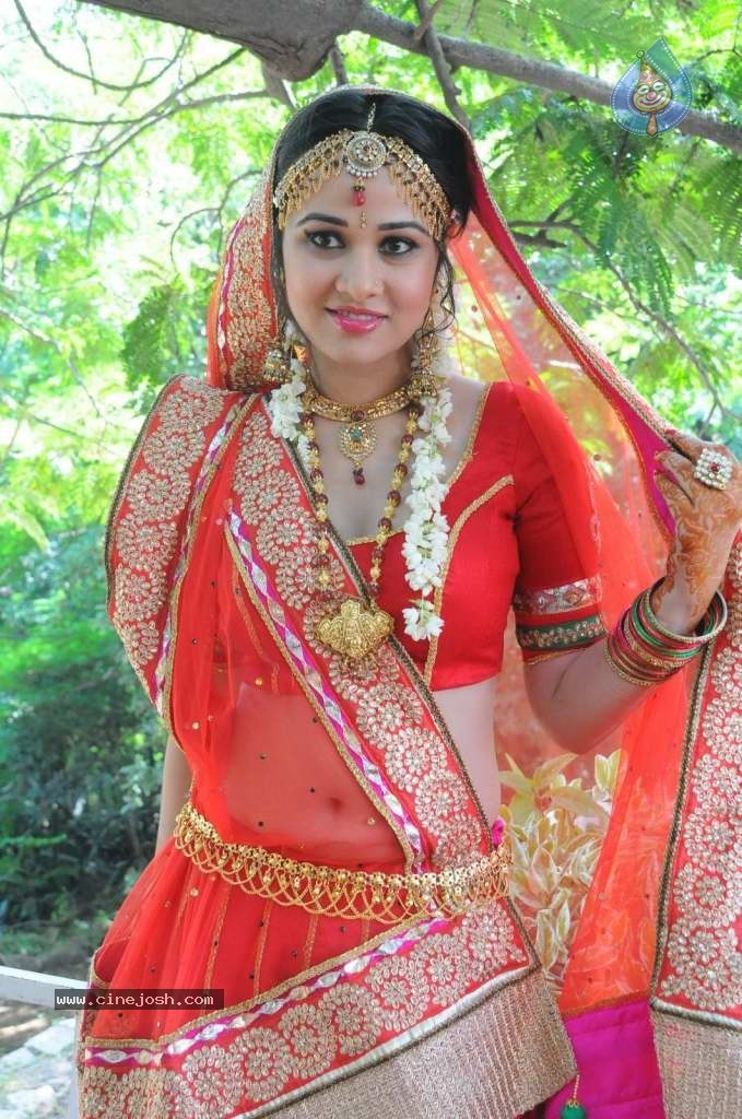 Nisha Kothari Latest Stills - 108 / 108 photos