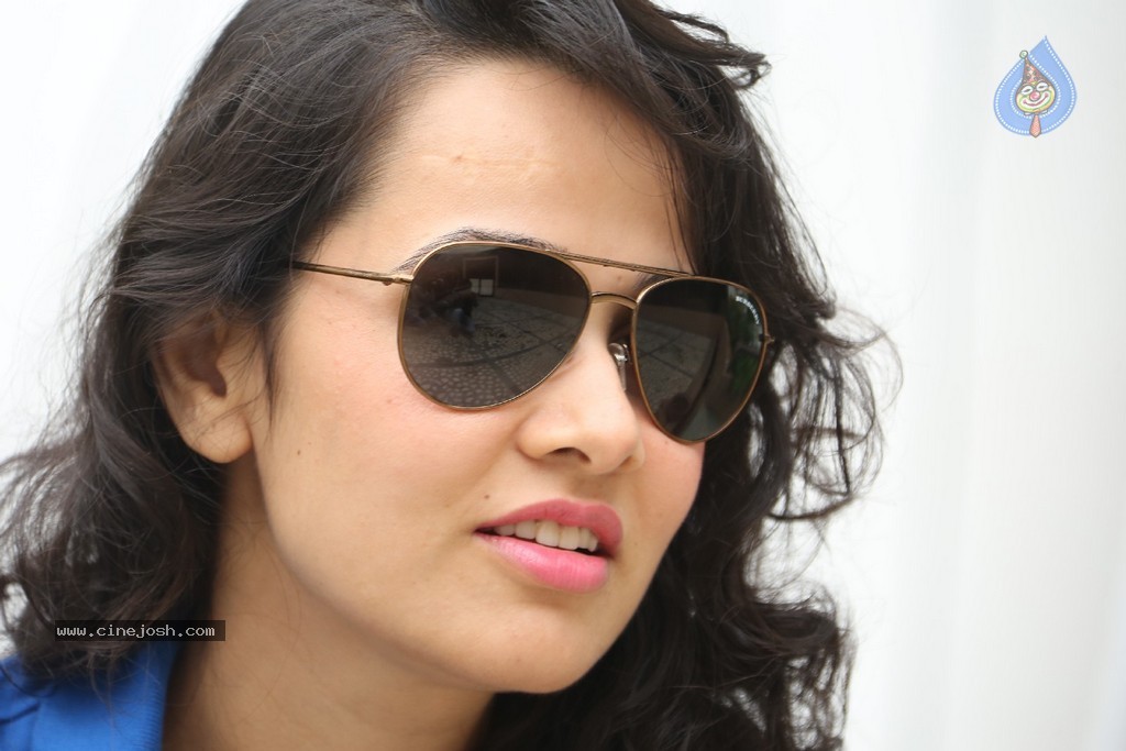 Nisha Kothari New Gallery - 93 / 115 photos