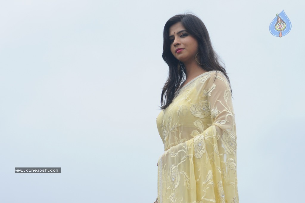 Nisha Sha Hot Gallery - 32 / 52 photos