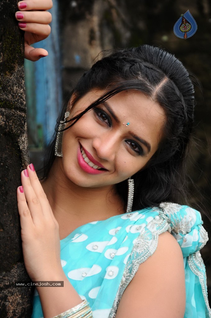 Nisha Shah Hot Gallery - 22 / 54 photos