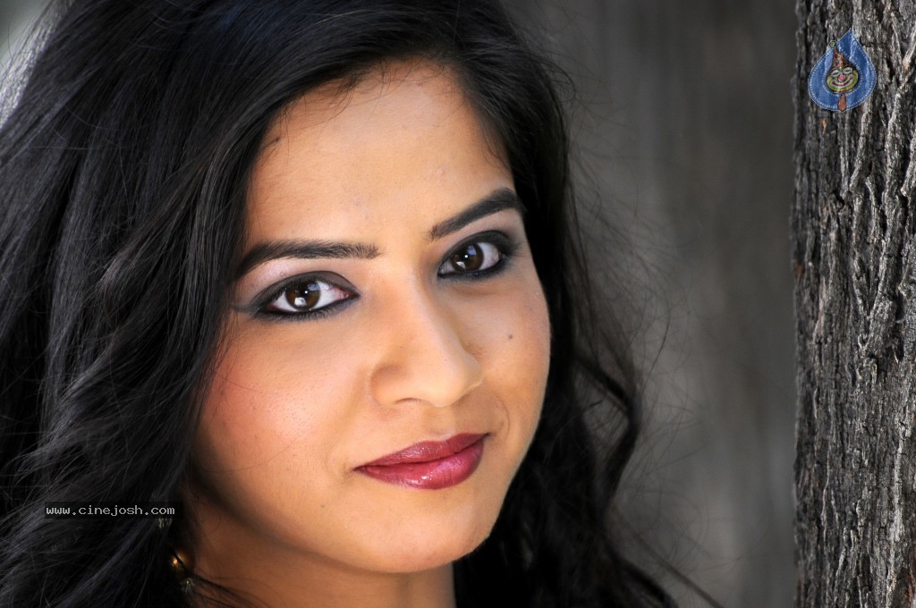 Nisha Shah New Stills - 6 / 55 photos