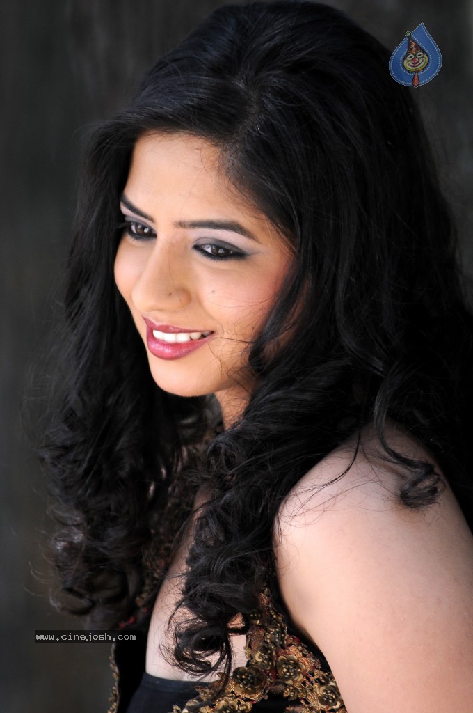 Nisha Shah New Stills - 9 / 55 photos