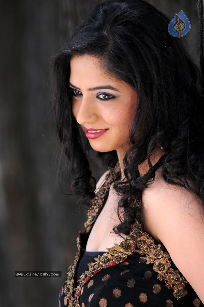 Nisha Shah New Stills - 12 / 55 photos