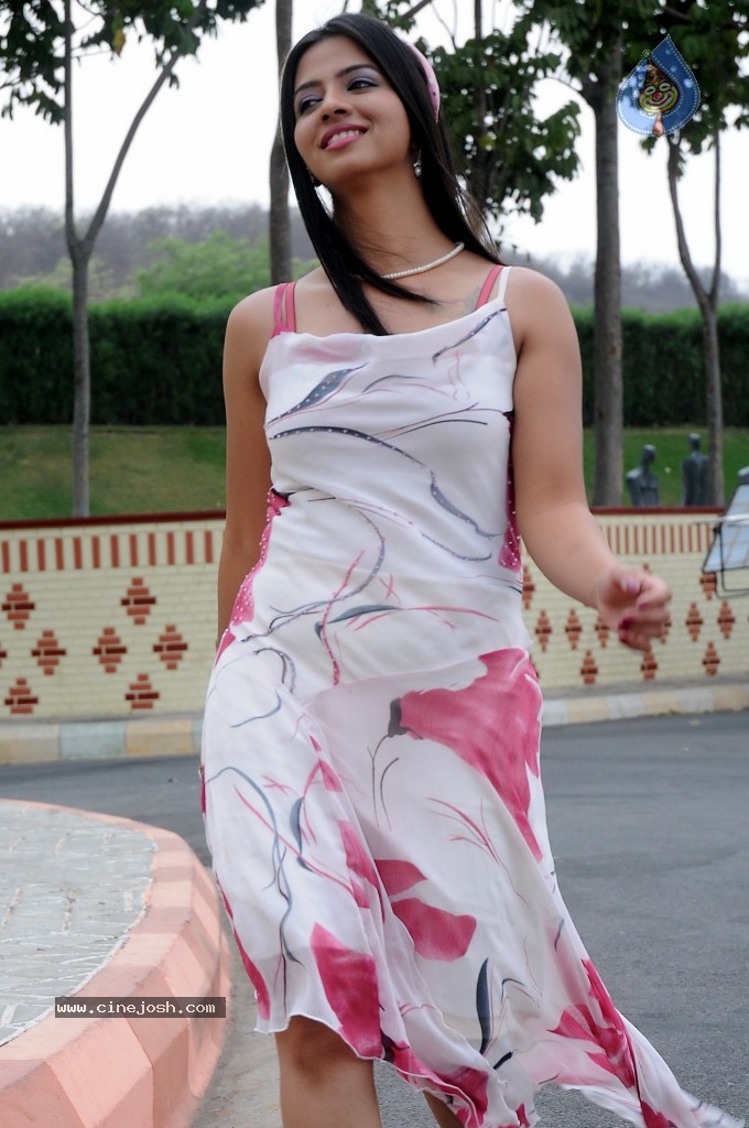 Nisha Shah New Stills - 14 / 55 photos