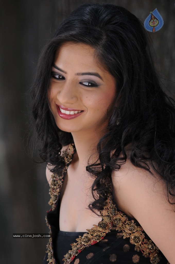 Nisha Shah New Stills - 17 / 55 photos