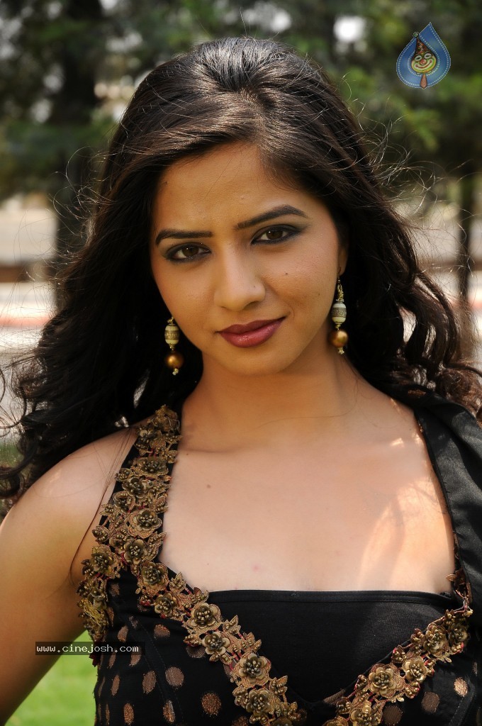 Nisha Shah New Stills - 50 / 55 photos
