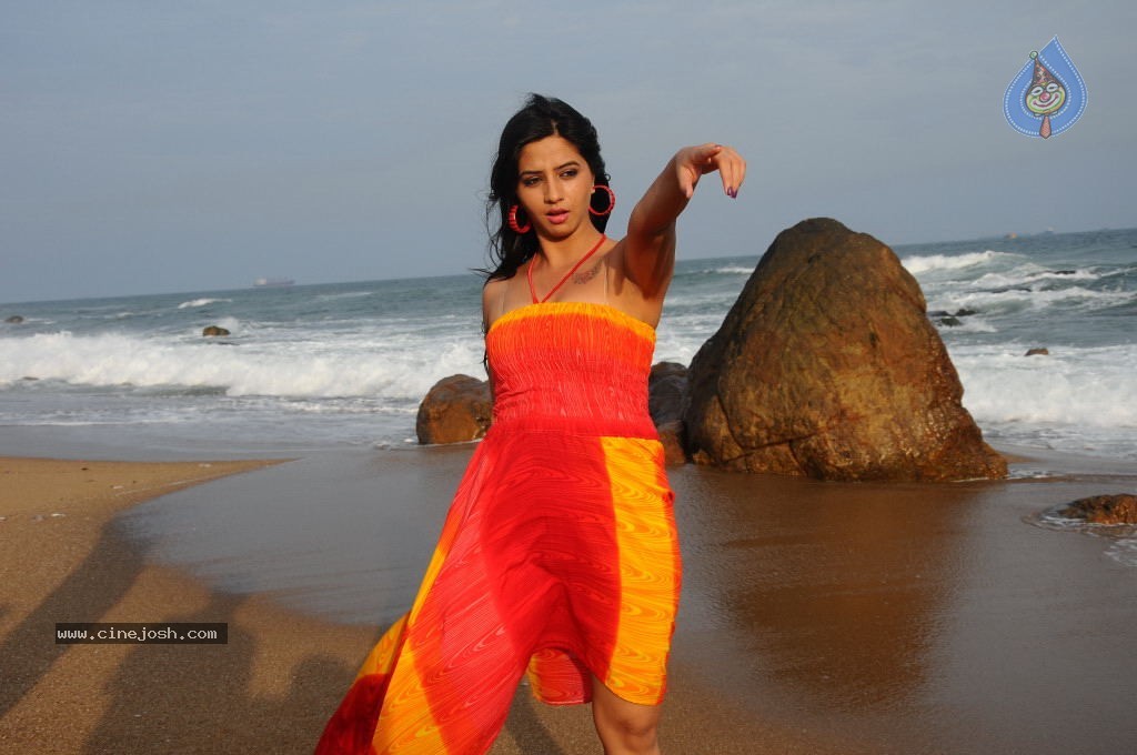 Nisha Shah Spicy Photos  - 15 / 83 photos