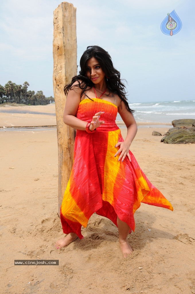 Nisha Shah Spicy Photos  - 23 / 83 photos