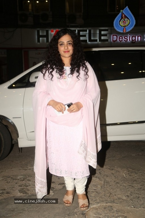 Nithya Menen at Gaze Art Show - 15 / 18 photos