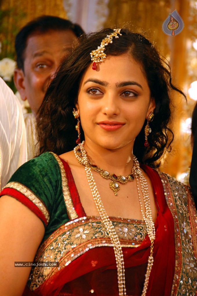 Nithya Menon Gallery - 26 / 87 photos