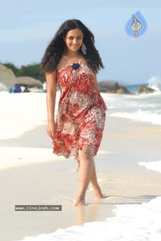 Nithya Menon New Stills - 75 / 178 photos