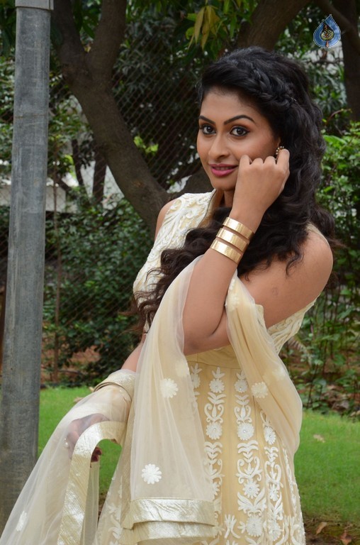 Nithya Photos - 17 / 36 photos