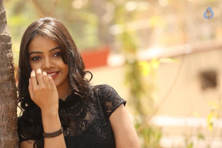 Nithya Shetty New Pics - 32 / 42 photos