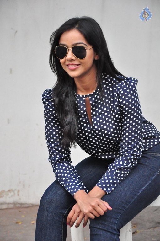 Nithya Shetty New Pics - 5 / 40 photos