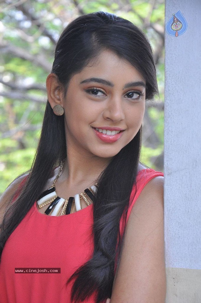 Niti Taylor Stills - 23 / 71 photos