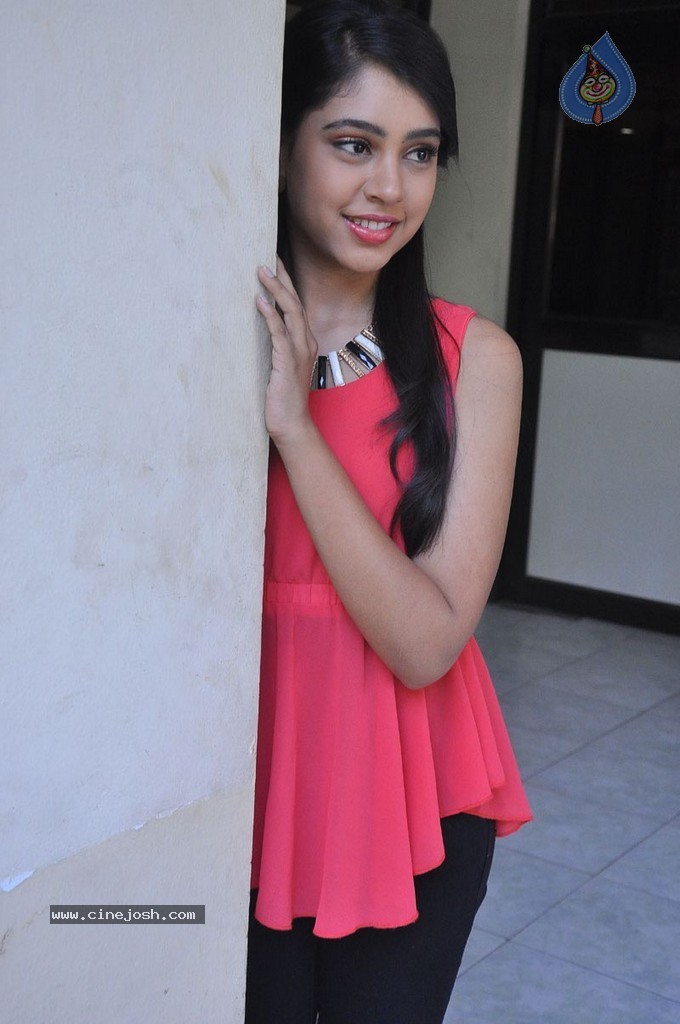 Niti Taylor Stills - 30 / 71 photos