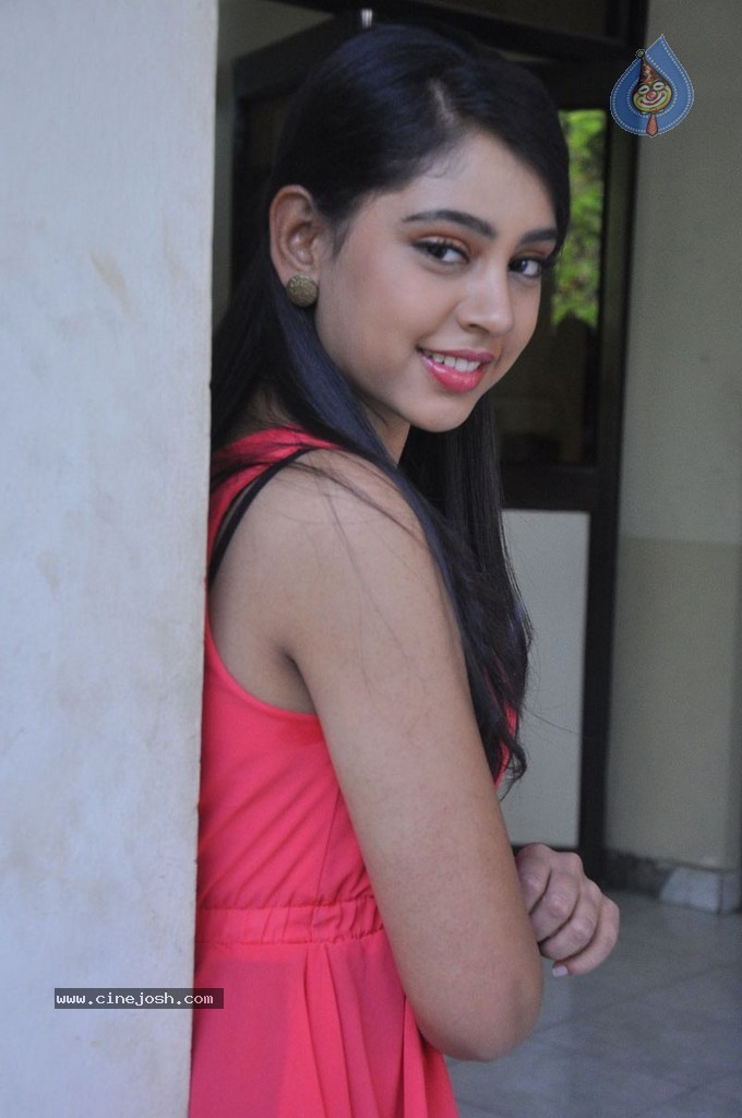 Niti Taylor Stills - 32 / 71 photos