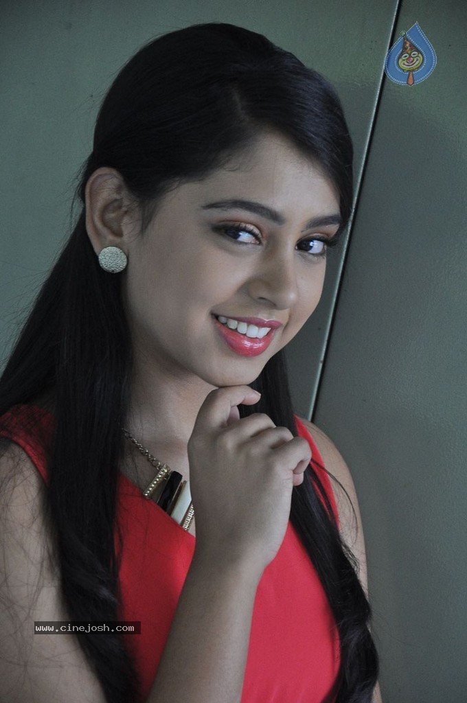 Niti Taylor Stills - 41 / 71 photos