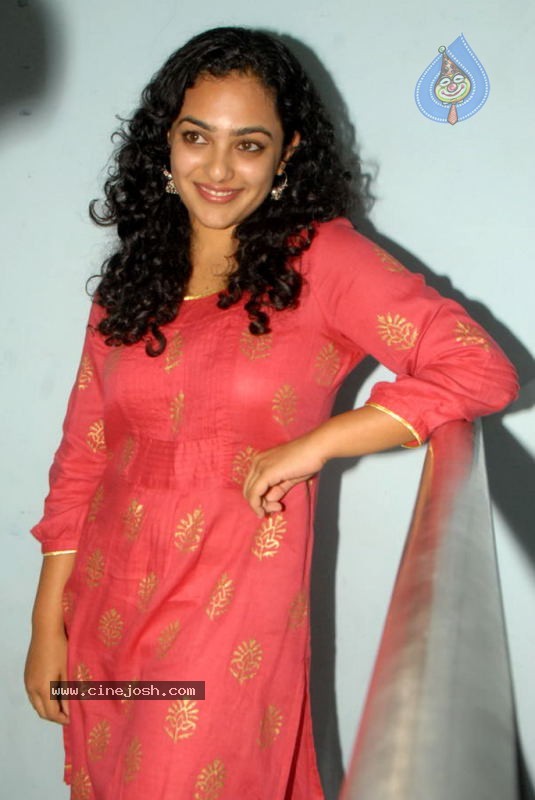 Nitya Menon Gallery - 33 / 37 photos