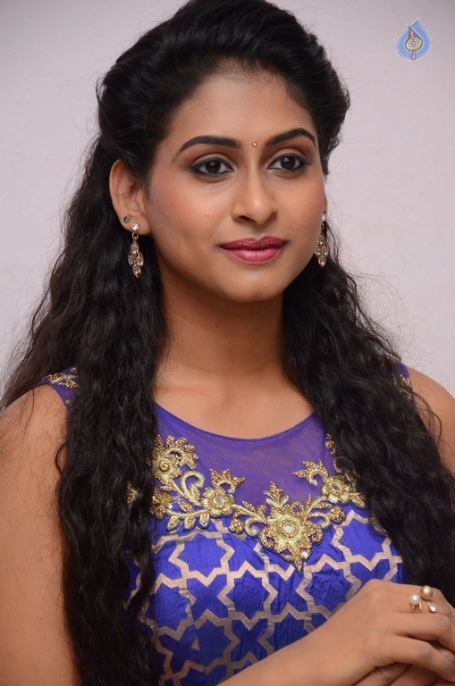 Nitya Naresh Latest Pics - 22 / 35 photos