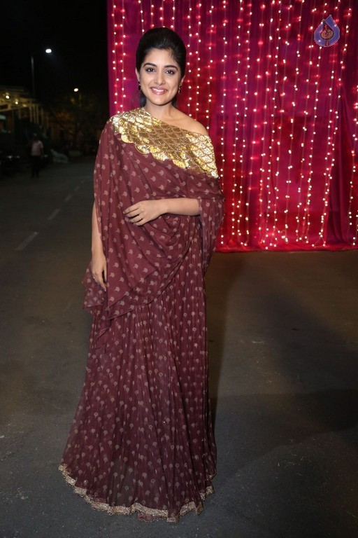 Niveda Thomas at Zee Telugu Apsara Awards - 13 / 37 photos