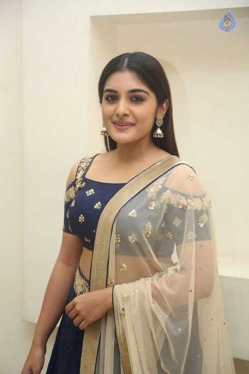 Niveda Thomas Gallery - 14 / 24 photos