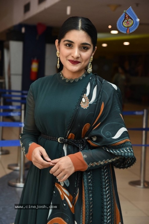 Niveda Thomas Photos - 11 / 21 photos