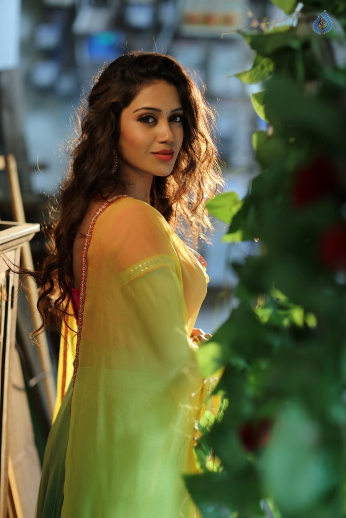 Nivetha Pethuraj Photos - 10 / 15 photos