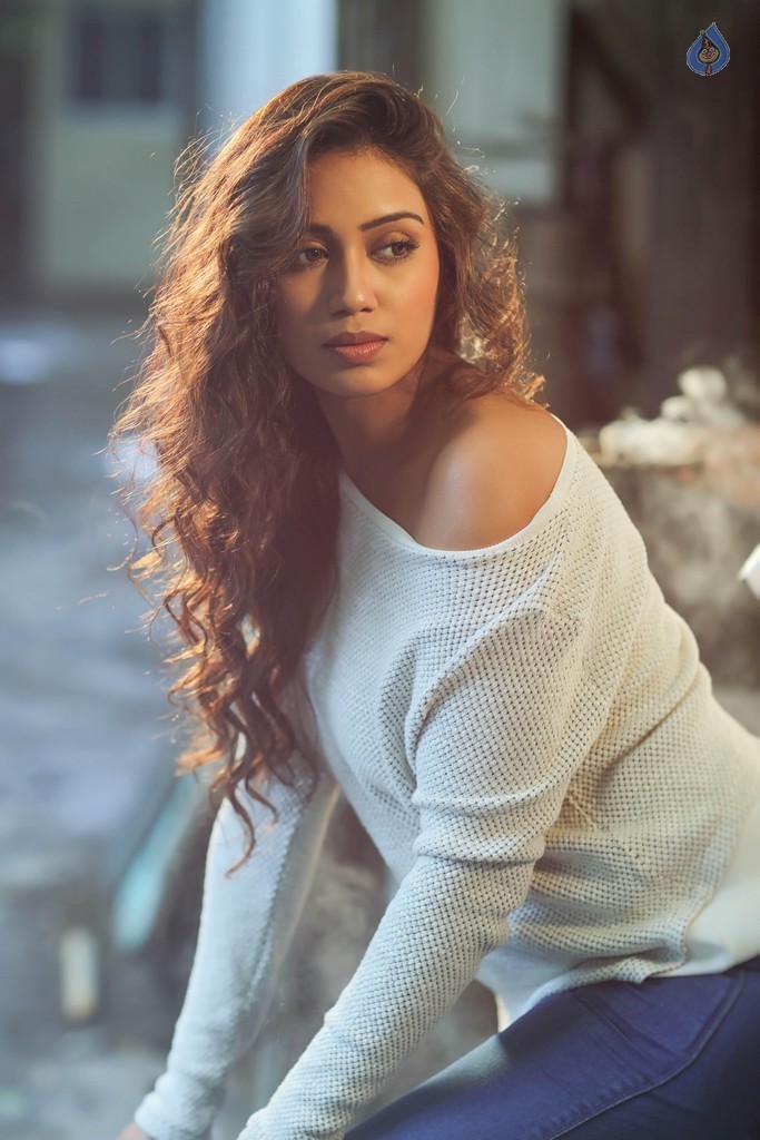 Nivetha Pethuraj Photos - 12 / 15 photos